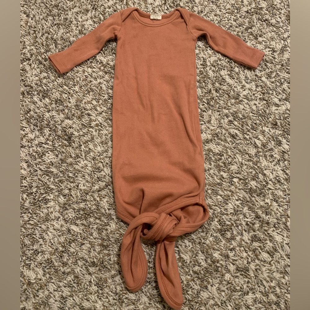 Mushie organic cotton knotted gown